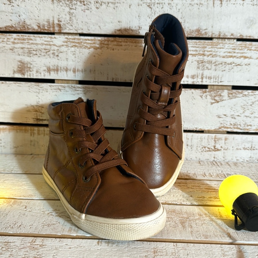 “Cat & Jack” Boys Sized 10 brown high top semi-dress shoes